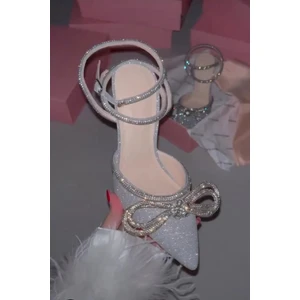 Trendy Anka Kadın Gümüş Simli Saten 8cm Şeffaf Topuklu Fiyonk Taşlı Bilekten Dolamalı Sivri Burun Abiye Ayakkabı