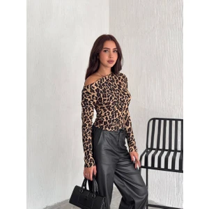 Noa Noa Kayık Yaka Leopar Desenli Bluz