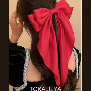 Kadın Saten Kırmızı Otomatik Fiyonk Toka