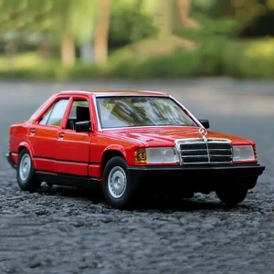 Burago 1/24 Mercedes Benz 190E 2.6 Model Araç Kırmızı 17,7cm x 5,5cm x 7,3cm