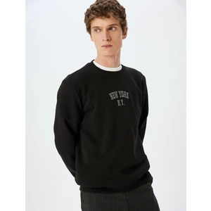 Bisiklet Yaka Slogan Işlemeli Sweatshirt