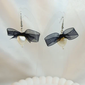 Crystal Atelier Kurdele Detaylı Aesthetic Soft Vibes Vintage Coquette Kalp Inci Küpe