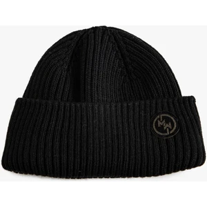 Etiket Işlemeli Katlı Bere