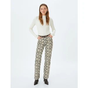 Yumuşak Dokulu Uzun Kollu Dik Yaka Triko Kazak