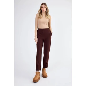 Beli Lastikli Paçası Pileli Triko Pantolon