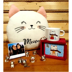 Sevimli Kedi Polar Yastık & Kahveli Kedi Kupa ve Kedicikler
