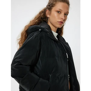 Oversize Şişme Mont Kapüşonlu Fermuarlı Cep Detaylı