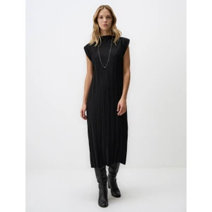 Jimmy Key Siyah Sıfır Yaka Rahat Kesim Piliseli Örme Midi Elbise