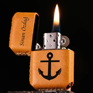 Kişiye Özel Deri Kaplama Benzinli Çakmak Hakiki Deri El Yapımı Zippo Tarzı Çakmak isme Özel Çakmak Benzinli Zippo Tarzı Erkek Çakmak Doğum Günü Yıl Dönümü Hediyesi Hediyelik Çakmak