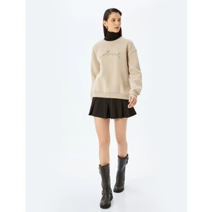 x Şahika Ercümen -  Uzun Kollu Nakış Detaylı Oversize Sweatshirt