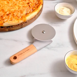 x Refika'dan Ahşap Saplı Pizza Dilimleyici 18,8 cm