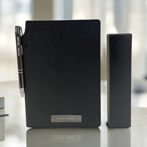Eren Ofis Kişiye Özel Isimli Sırttan Kalem Takmalı Deri Ajanda Defter & Füme Metal Kalem Set