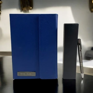 Eren Ofis Kişiye Özel Yılbaşı Hediye Seti Lacivert A5 15  x  22 Mıknatıslı Kapak Defter & Isimli Tükenmez Kalem