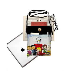 Atölye Smyrna Askılı Kitap / Tablet / Ebook Çantası – Kılıfı ( Snoopy )