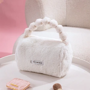 Peluş Makyaj Kozmetik Bakım Malzemesi Çantası ve Kürklü Seyahat Organizer Çanta