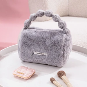 Peluş Makyaj Kozmetik Bakım Malzemesi Çantası ve Kürklü Seyahat Organizer Çanta