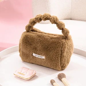 Peluş Makyaj Kozmetik Bakım Malzemesi Çantası ve Kürklü Seyahat Organizer Çanta