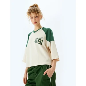 Arkası Baskılı Oversize V Yaka Crop Kolej T-Shirt