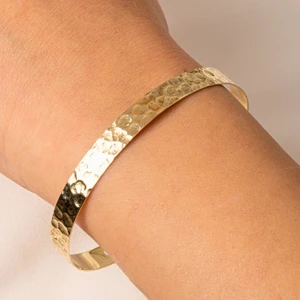 Fasek Gold Gümüş Bilezik - Dövülü El İşçiliği Yeni Tarz Kelepçe 925 Ayar Gümüş Bilezik