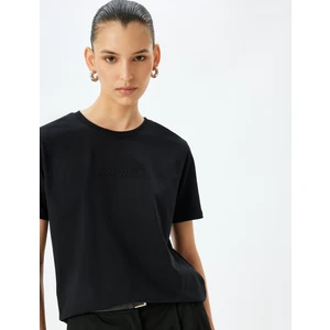 Bisiklet Yaka Nakış Detaylı Kısa Kollu Pamuklu Basic T-Shirt