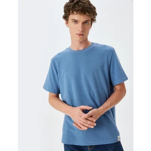 Bisiklet Yaka Kısa Kollu Etiket Detaylı Basic T-Shirt
