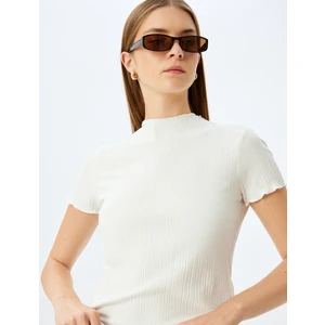 Kısa Kollu Dik Yaka Viskon T-Shirt Dokulu