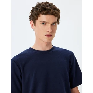 Bisiklet Yaka Kısa Kollu Etiket Detaylı Basic T-Shirt