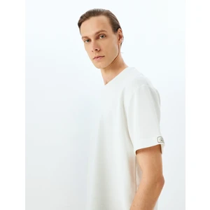 Kısa Kollu Etiket Detaylı Pamuk Karışımlı Bisiklet Yaka Oversize T-Shirt