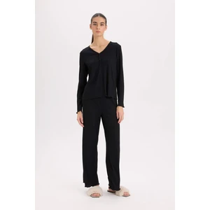 Fall in Love Pijama Takımı V Yaka Düğmeli Ribana Uzun Kollu Üst Beli Lastikli Geniş Paça Alt D2273AX24WN