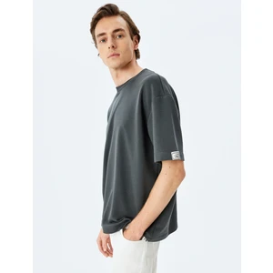 Kısa Kollu Etiket Detaylı Pamuk Karışımlı Bisiklet Yaka Oversize Tişört