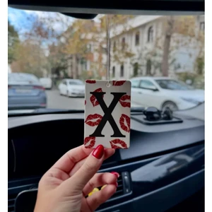X-Öpücük Desenli Araç  Ayna Kokusu
