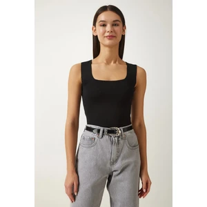 Kadın Beyaz Kare Yaka Triko Crop Bluz