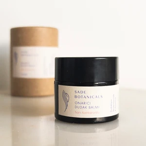 Sade Botanicals Onarıcı Dudak Balmı - Sarı Kantaronlu