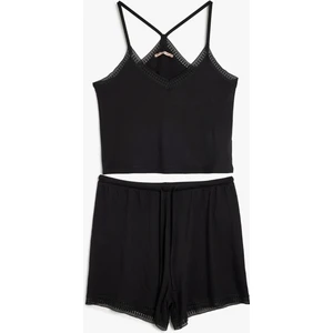 Dantel Detaylı Ince Askılı Viskon Şortlu Pijama Takımı