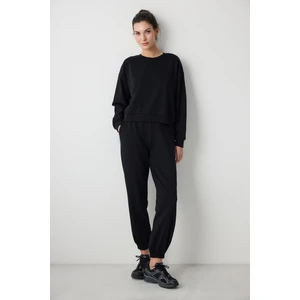 Siyah Dikiş Detaylı Sweatshirt