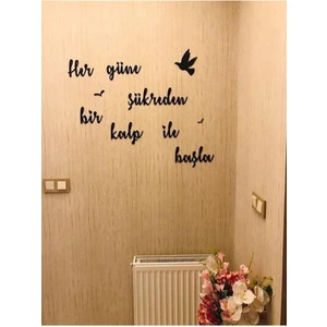 Her Güne Şükreden Bir Kalp ile Başla Ahşap Duvar Yazısı
