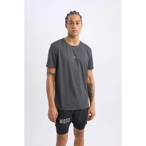 DeFactoFit Hızlı Kuruyan Slim Fit Dar Kesim Bisiklet Yaka Baskılı Sporcu Kısa Kollu Tişört X6142AZ25SP