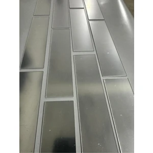 Dekoratif Tuğla Desenli Gümüş Pleksi 15 Adet 5X20CM Kendinden Yapışkanlı )