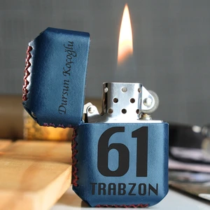 Kişiye Özel Benzinli Çakmak Hakiki Deri Kılıflı Taraftar Çakmak Bordo Mavi El Yapımı Zippo Tarzı Çakmak Deri Kaplama Benzinli Erkek Çakmak Sigara Çakmağı Doğum Günü Yıl Dönümü Hediyesi