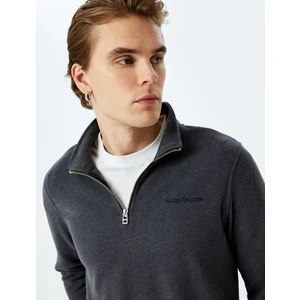 Uzun Kollu Pamuk Karışımlı Slogan Işlemeli Yarım Fermuarlı Sweatshirt