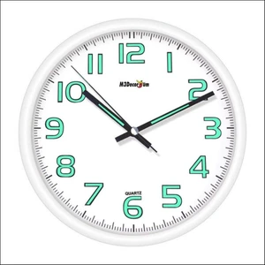 M3 Decorium Beyaz Kasa 28 cm Fosforlu Sessiz Saniye Bombe Camlı Duvar Saati