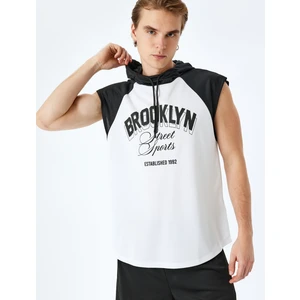 Slogan Baskılı Renk Kontrastlı Kapşonlu Kolsuz Spor Atlet