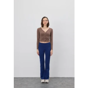 Kadın Koyu Kahve Renk Düğmeli Crop Hırka