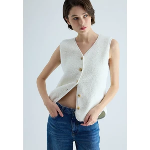 Kadın Ekru Renk Düğmeli Peluş Yelek