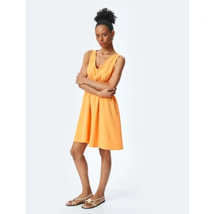 Dokulu A Kesim Kolsuz V Yaka Gipe Detaylı Mini Elbise