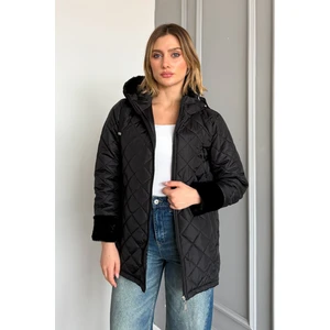 Kadın Kapşonlu Kürklü Kapitone Mont 5197