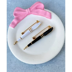 The Canelif Accessories Altın Detaylı  Kalem Şeklinde Broş