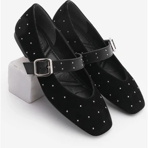 Kadın Küt Burun Tokalı Zımbalı Babet Velona Siyah Süet