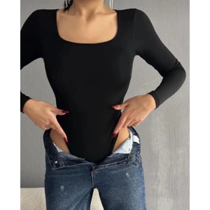 Kadın Kare Yaka Alttan Çıtçıtlı Body Bluz