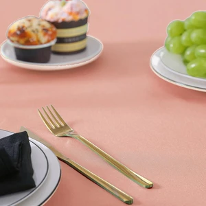 Zeren Home Sıvı Geçirmez Dertsiz Oval Masa Örtüsü Pudra Pembe + 6 Peçete